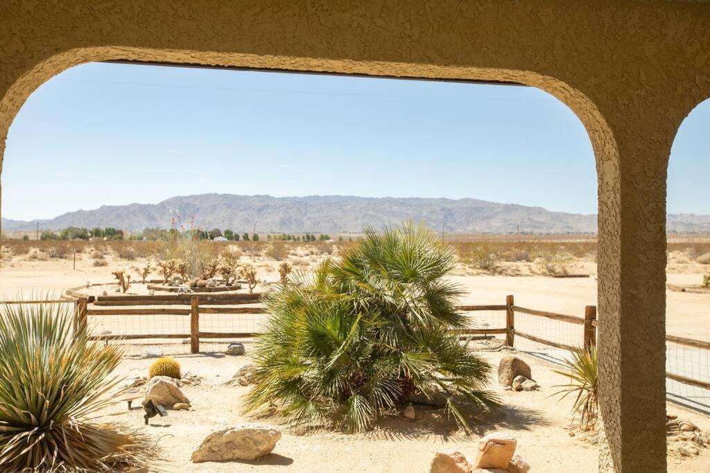 Sun Runner - Serene Desert Home W/Pool & Hot Tub トウェンティナイン・パームズ エクステリア 写真