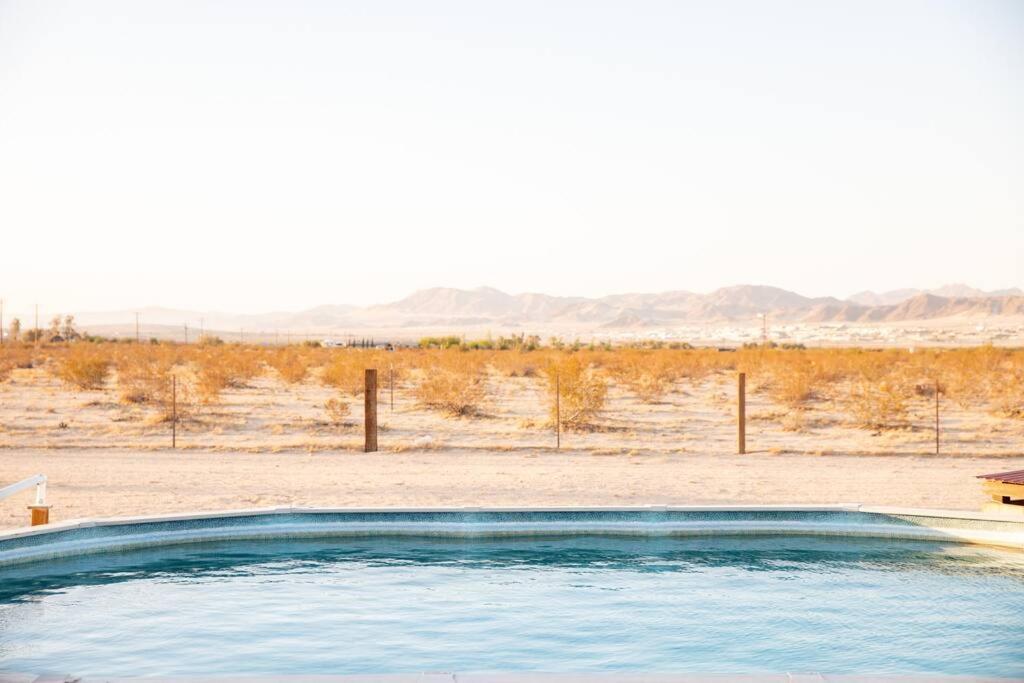 Sun Runner - Serene Desert Home W/Pool & Hot Tub トウェンティナイン・パームズ エクステリア 写真